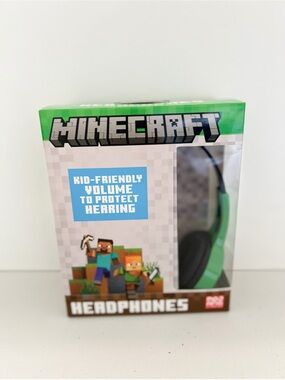 Minecraft Kids Headphones Volume Limiting Wired 3.5mm Green Headset Toy